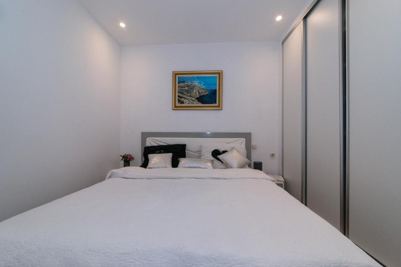 Apartman Luka Vila Vesa Promajna With Jacuzzi & Garden Apartment Ngoại thất bức ảnh